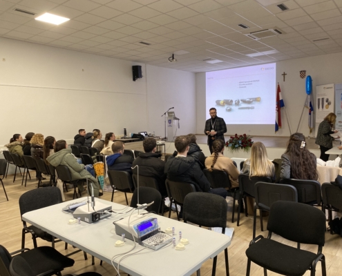 Slika 4. Radionica: ,,Dentalni implantati”-pod vodstvom prof. Viskića
