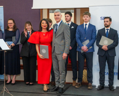 Predsjednica Kongresa prof.dr.sc. Zrinka Tarle, Dekan prof.dr.sc. Marin Vodanović i ZUBOR